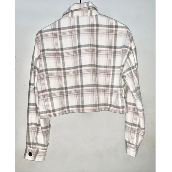 WOMENS WHITE PLAID BUTTON CROPPED SHACKET - Picture 5 of 5